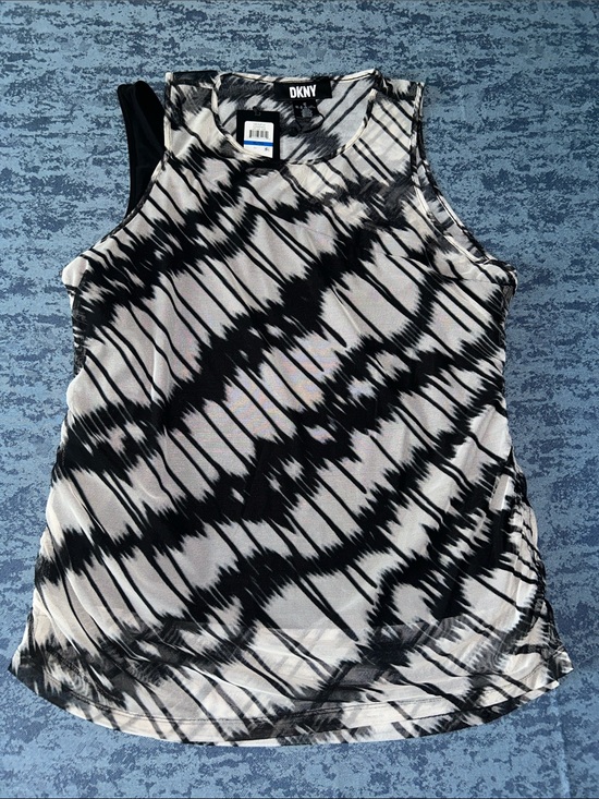 Dkny Tops - DKNY Black & White Abstract Print Sleeveless Tank size XL